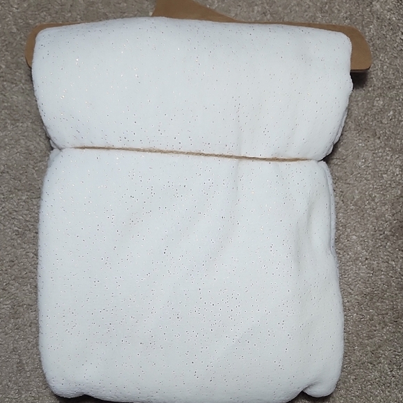 Lila and Jack White with Gold Metallic Fleece Baby Throw with White Blanket Set - Picture 4 of 6